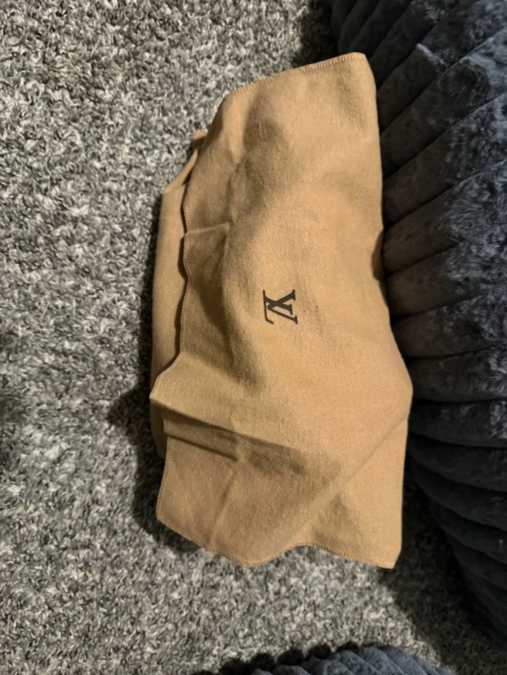 Louis Vuitton Geronimos Sling Bag in Damier Ebene coated canvas. - Picture 5 of 10